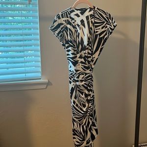 Beautiful, very flattering Maggy London wrap dress!